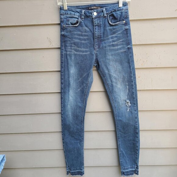 Zara Trafaluc Distresssed Jeans with Frayed Hems Size 6 - Picture 1 of 9